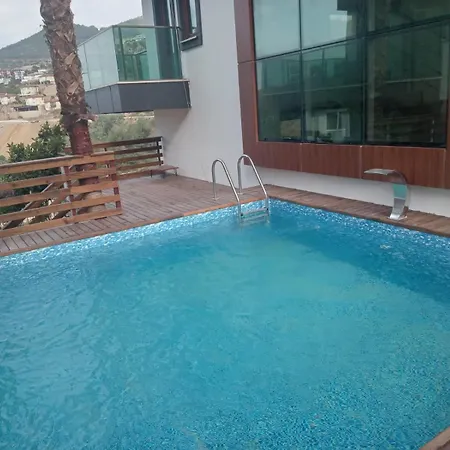 Bektas Private אלאניה